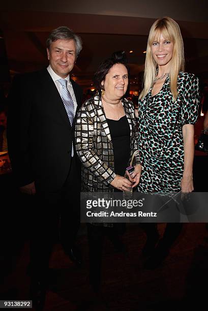 Berlin Mayor Klaus Wowereit, Suzy Menkes and Claudia Schiffer attend the IHT Luxury Conference cocktail by IMG at Grill Royal on November 17, 2009 in...