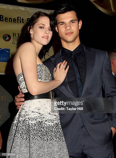 Kristen Stewart and Taylor Lautner attend the "New Moon" Regal Benefit screening at Regal Cinemas at the Pinnacle 18 on November 17, 2009 in...