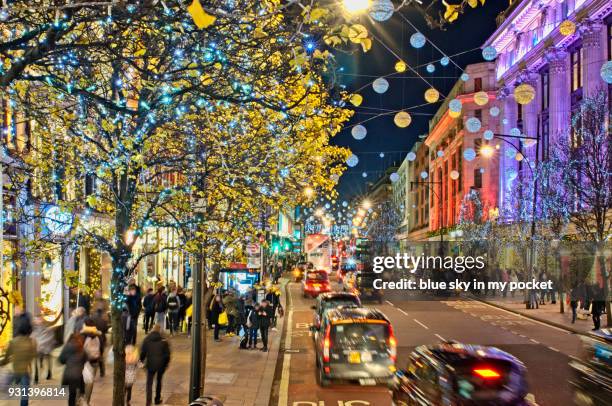 christmas shopping in oxford street. - oxford christmas stock pictures, royalty-free photos & images