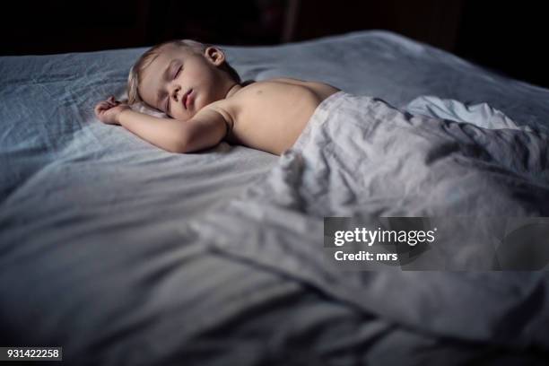 little boy sleeping - boy asleep in bed stock pictures, royalty-free photos & images