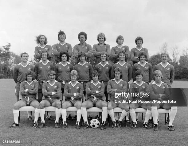 Chelsea 1st Team Squad, circa August 1975. Back row : John Dempsey, Micky Droy, Derek Richardson, Steve Sherwood, Bill Garner, Ian Hutchinson. Middle...