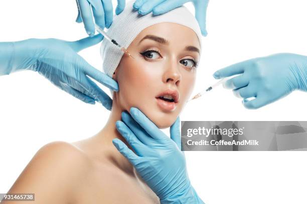 vrouw met gezichts injecties - plastische chirurgie stockfoto's en -beelden