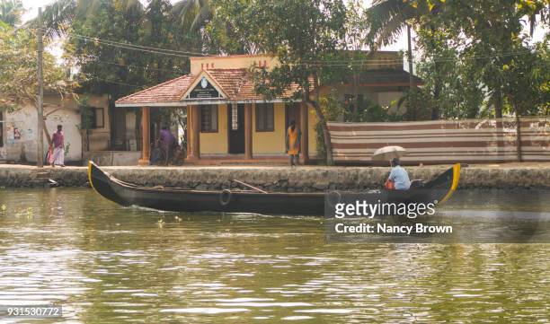 traditional indian snake boat on canal in kerala backwater in southern india. - kerala snake boat fotografías e imágenes de stock