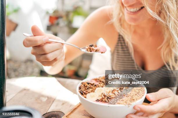 desayuno saludable - quinua fotografías e imágenes de stock