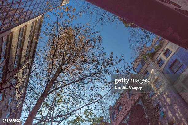 look up at the hunderwasser house, ,vienna, austria - vsojoy fotografías e imágenes de stock