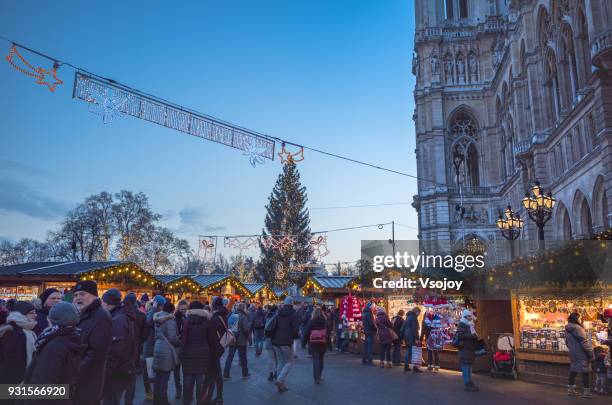 christmas market at the wiener christkindlmarke, rathauspark, vienna, austria - vsojoy stockfoto's en -beelden