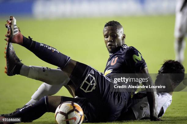 Evander of Vasco da Gama struggles for the ball with Rafael Vaz of Universidad de Chile during a Group Stage match between Vasco and Universidad de...