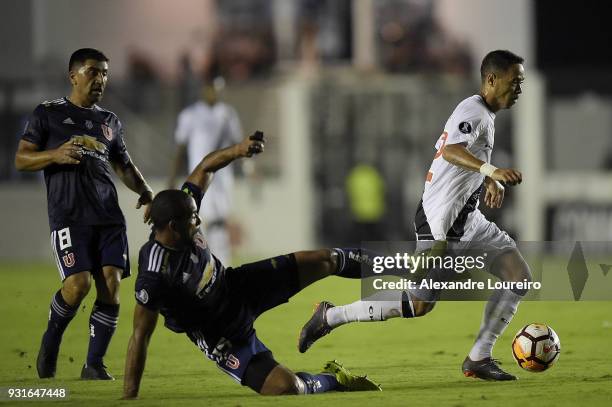 Yago Pikachu of Vasco da Gama struggles for the ball with Beausejour of Universidad de Chile during a Group Stage match between Vasco and Universidad...