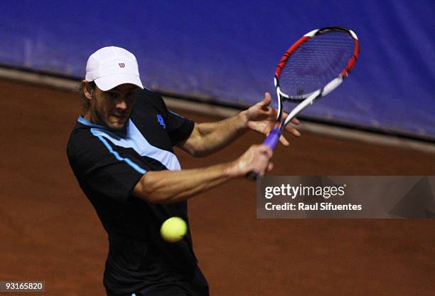 Argentinean tennis player Gaston Gaudio in action against Chilean Cristobal Saavedra-Corvalan for the first round of Lima Challenger 2009 - Movistar...