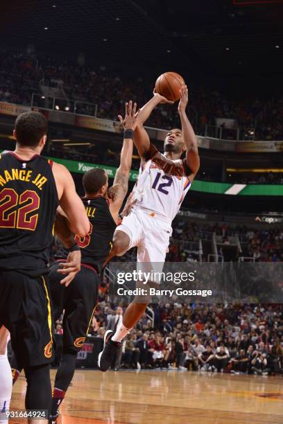 Warren of the Phoenix Suns shoots the ball against the Cleveland Cavaliers on March 13, 2018 at Talking Stick Resort Arena in Phoenix, Arizona. NOTE...