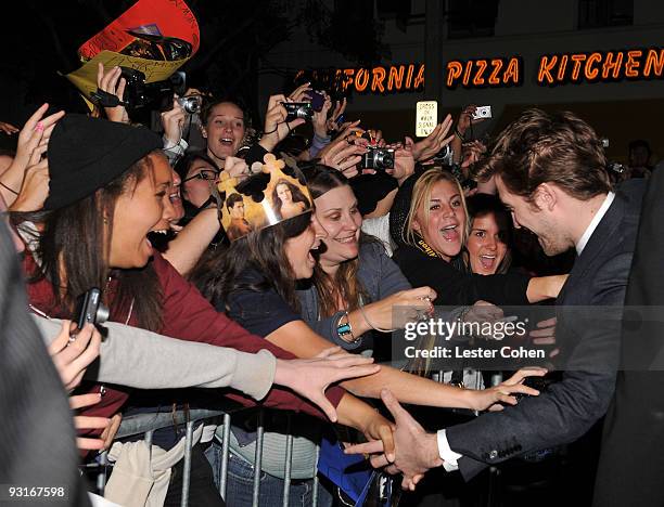 Actor Robert Pattinson arrives at the premiere of Summit Entertainment's "The Twilight Saga: New Moon" on November 16, 2009 in Westwood, California.