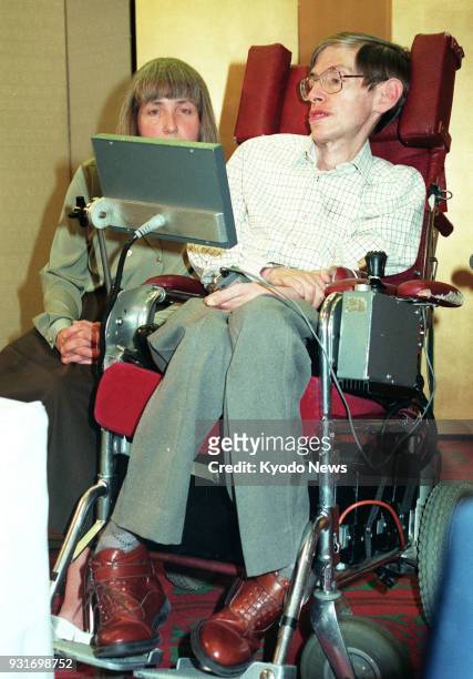 Photo taken in September 1990 shows theoretical physicist Stephen Hawking talking to the press in Tokyo through a speech-generating device. ==Kyodo