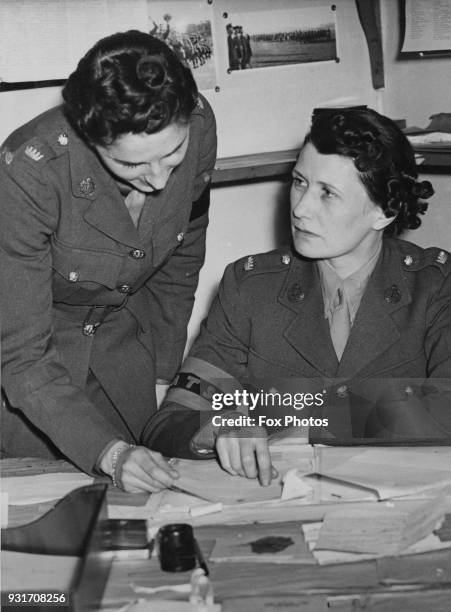 Ats Commandant 387 The Auxiliary Territorial Service Stock Photos, High-Res Pictures ...