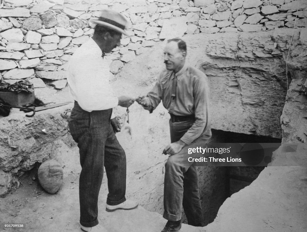 Howe Rd Carter Background British archaeologist Howard Carter hands over the key to the... News ...