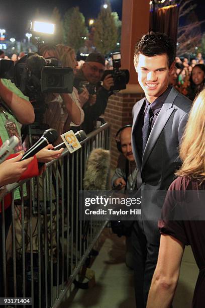 Taylor Lautner attends the New Moon's Regal Benefit screening at Regal Cinemas the Pinnacle 18 on November 17, 2009 in Knoxville, Tennessee.