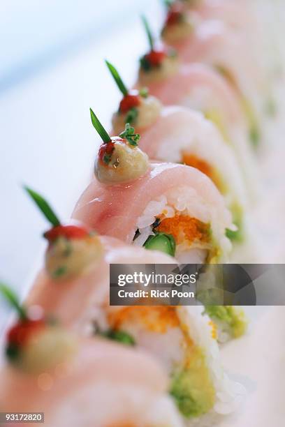 shrimp tempura roll with albacore tuna - albacore tuna stock-fotos und bilder