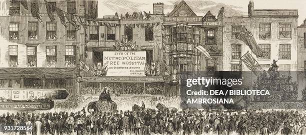 The procession passing the Sir Paul Pindar in Bishopsgate Street, Cleopatra's needle and elephants, Lord Mayor's Day, London, United Kingdom,...