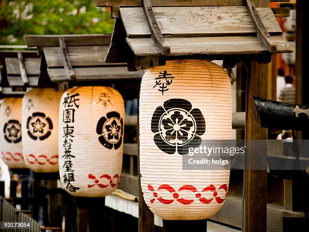 japanese lanterns - kioto prefectuur stockfoto's en -beelden