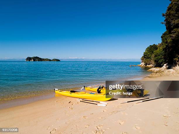 abel tasman kajakfahren - abel tasman nationalpark stock-fotos und bilder