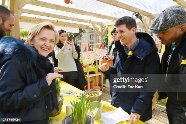 Mayor of Paris 5th district Florence Berthout, TV presenter Thomas Sotto and Ali Rebeihi attend Une Jonquille pour Institut Marie Curie Place du...