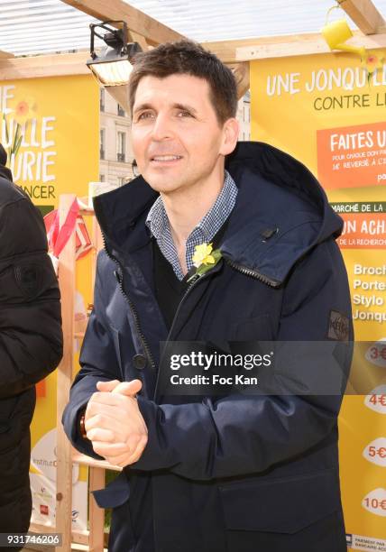Pin's Jonquille Glacée Marie Curie - Laiton Émaillé - Soutenez L'Association Caritative