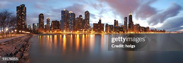 chicago illinois by night - chicago old town stock pictures, royalty-free photos & images