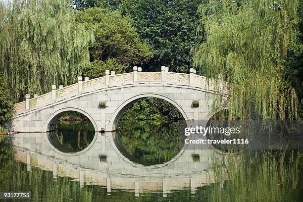hangzhou, china bridge - hangzhou stock pictures, royalty-free photos & images