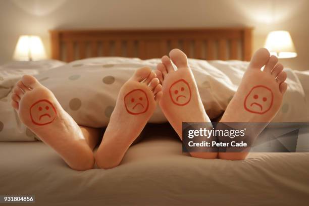 couples unhappy feet in bed - 勃起障害 ストックフォトと画像