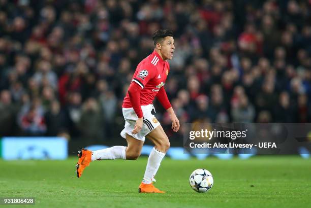 Alexis Sanchez of Manchester United runs with the ball during the UEFA Champions League Round of 16 Second Leg match between Manchester United and...