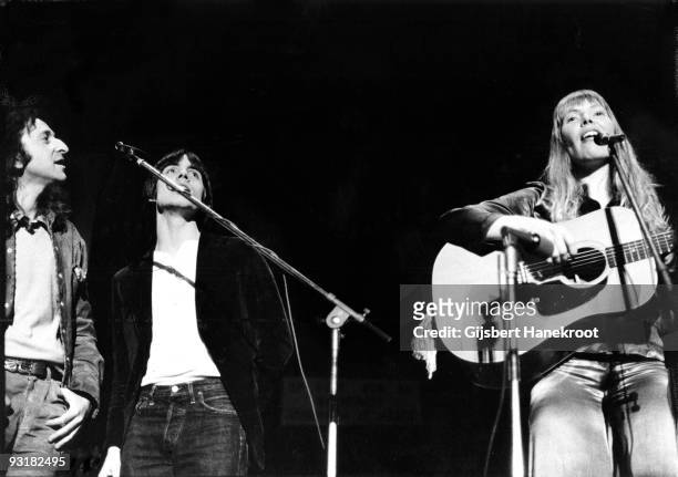 Joni Mitchell performs live in Amsterdam, Holland in 1972 with Elliot Roberts and Jackson Browne on backing vocals