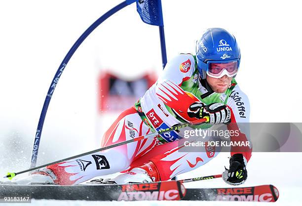 Austria's Benjamin Raich competes in men's giant slalom during the FIS Alpine Skiing World cup on Rettenbach glacier in Soelden on October 25, 2009....