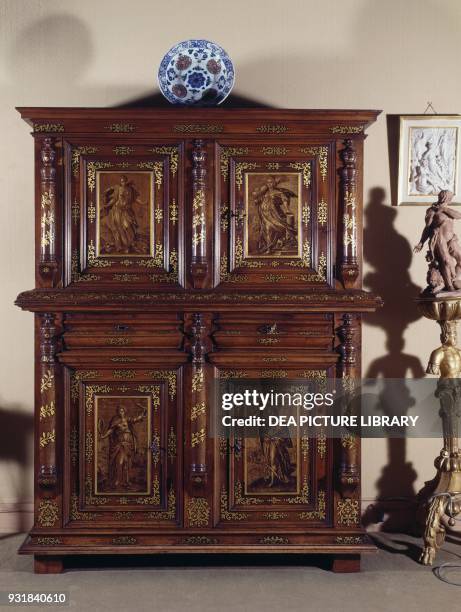 Inlay Renaissance 23 Armoir Stock Photos, High-Res Pictures, and Images - Getty Images