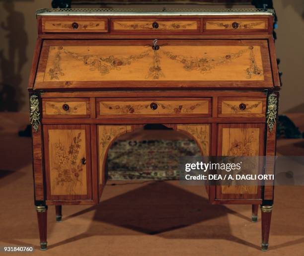 Inlaid en pente writing desk with drop leaf, Louis XVI style, attributed to Charles Topino . France, 18th century.
