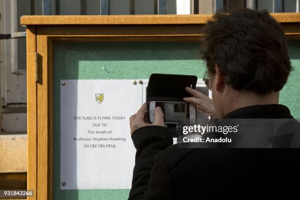 Notice at the gate of Gonville an Caius College announces the death of world renowned physicist StephenStephen Hawking who has peacefully died at the...