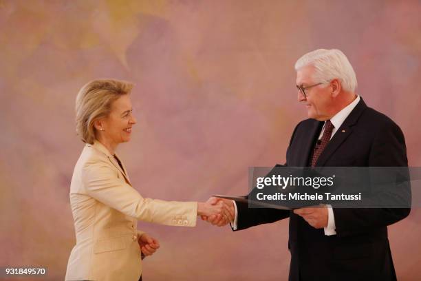 Defense Ministry: Ursula von der Leyen, takes her oath to serve as Minister, with German President Frank-Walter Steinmeier, following the election by...