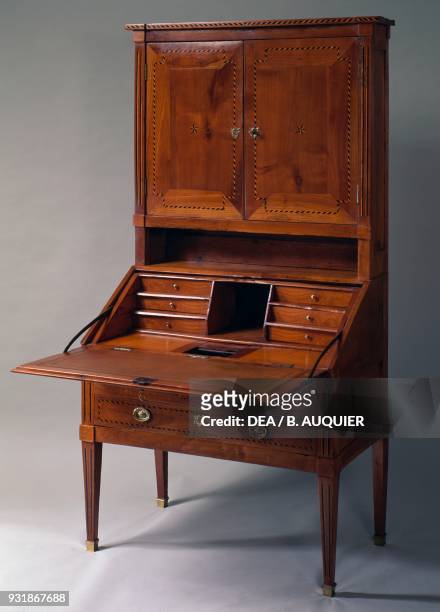 Open drop leaf, Directory-style wild cherry bureau a pente with strips of ebony and lemon wood. France, 18th-19th century.