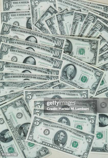 Variety of US currencies