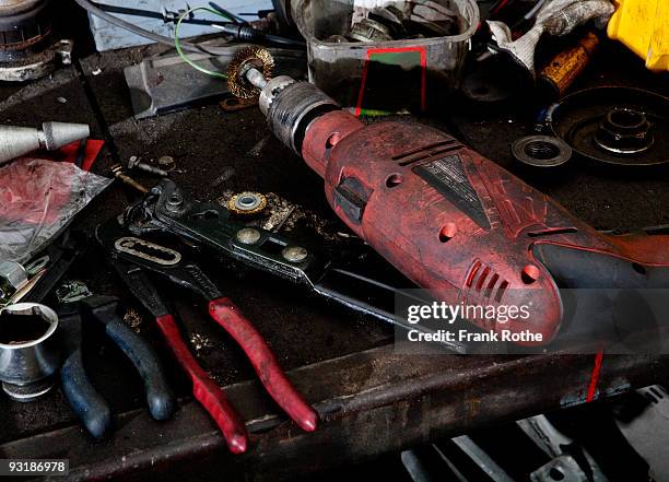 tools at a table in a garage - ワイヤーカッター ストックフォトと画像