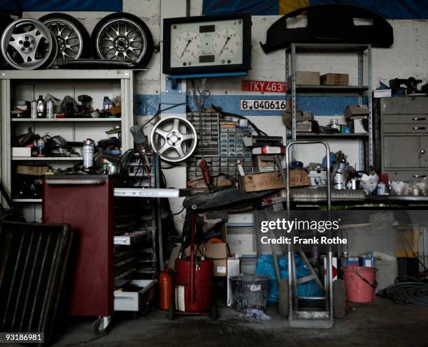 garage - car servicing stock-fotos und bilder