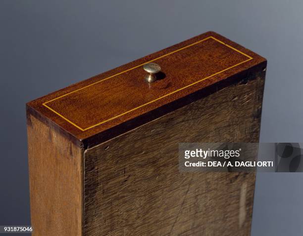Drawer from an Edwardian period drop leaf writing desk with satinwood inlays. United Kingdom, 19th-20th century. Detail.