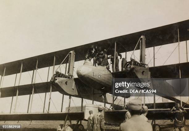 An Italian triplane bomber Caproni Ca 41 in an airfield, World War I, Italy, 20th century.