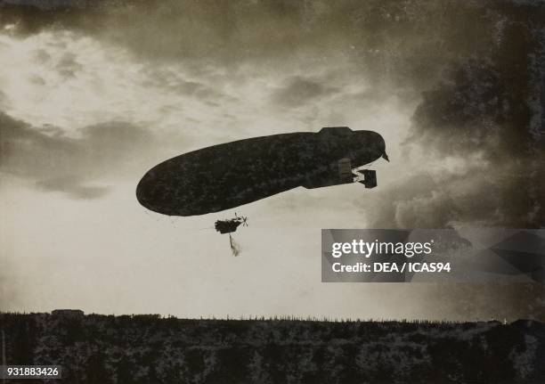 Italian R Class Zeppelin Airship Italia Fotografías e imágenes de stock - Getty Images
