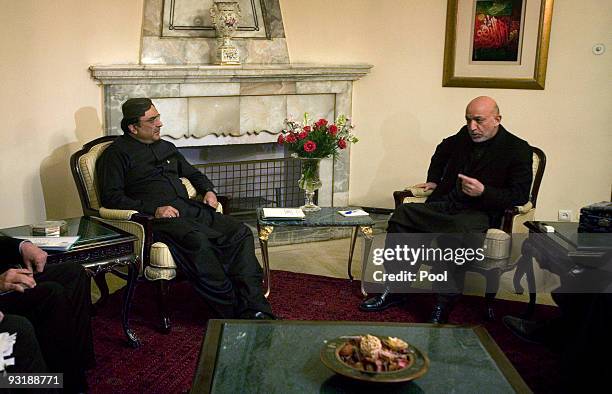 Afghan President Hamid Karzai speaks with Pakistan President Asif Ali Zardari at the presidential palace on November 18, 2009 in Kabul, Afghanistan....