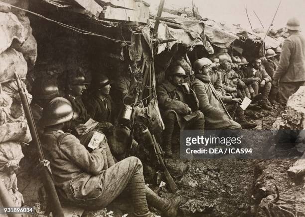 Italian soldiers in trenches, World War I, Italy, 20th century.