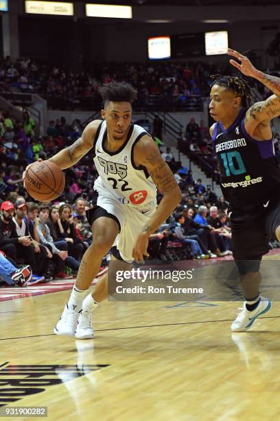 Malachi Richardson of the Raptors 905 drives to the basket against the Greensboro Swarm during the NBA G-League game at the Hershey Centre in...