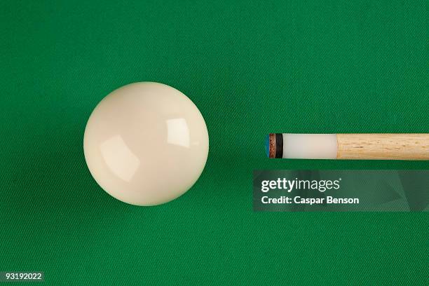 a pool cue and a cue ball on a pool table - azar - fotografias e filmes do acervo