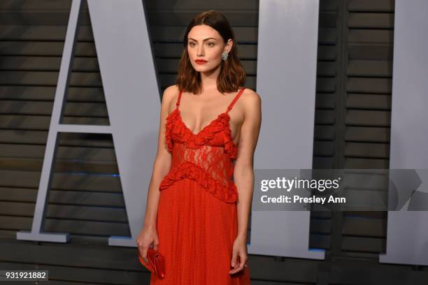 Phoebe Tonkin attends the 2018 Vanity Fair Oscar Party Hosted By Radhika Jones - Arrivals at Wallis Annenberg Center for the Performing Arts on March...