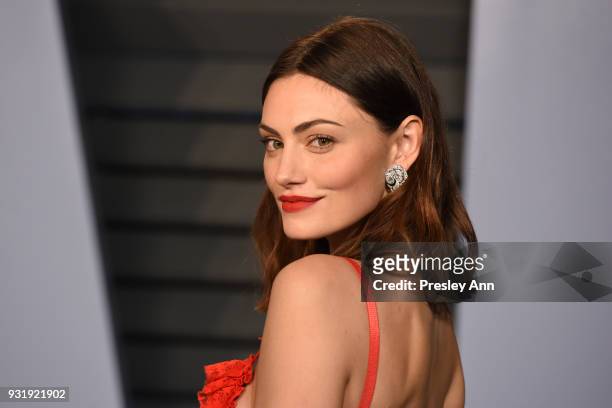 Phoebe Tonkin attends the 2018 Vanity Fair Oscar Party Hosted By Radhika Jones - Arrivals at Wallis Annenberg Center for the Performing Arts on March...