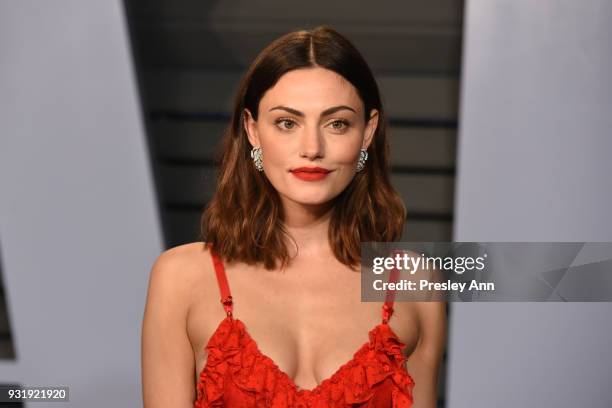 Phoebe Tonkin attends the 2018 Vanity Fair Oscar Party Hosted By Radhika Jones - Arrivals at Wallis Annenberg Center for the Performing Arts on March...