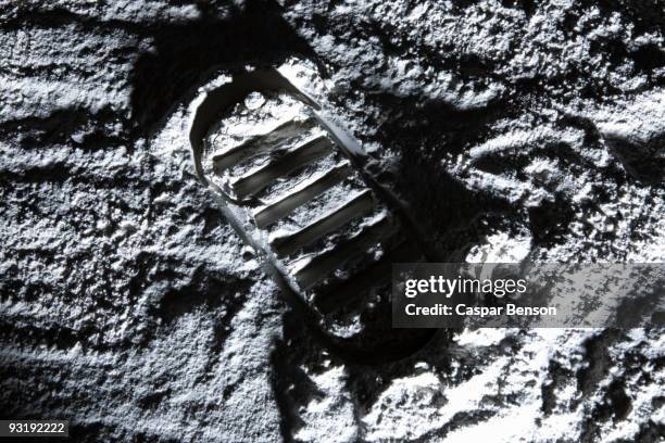 a footprint on the moon - fußabdruck stock-fotos und bilder